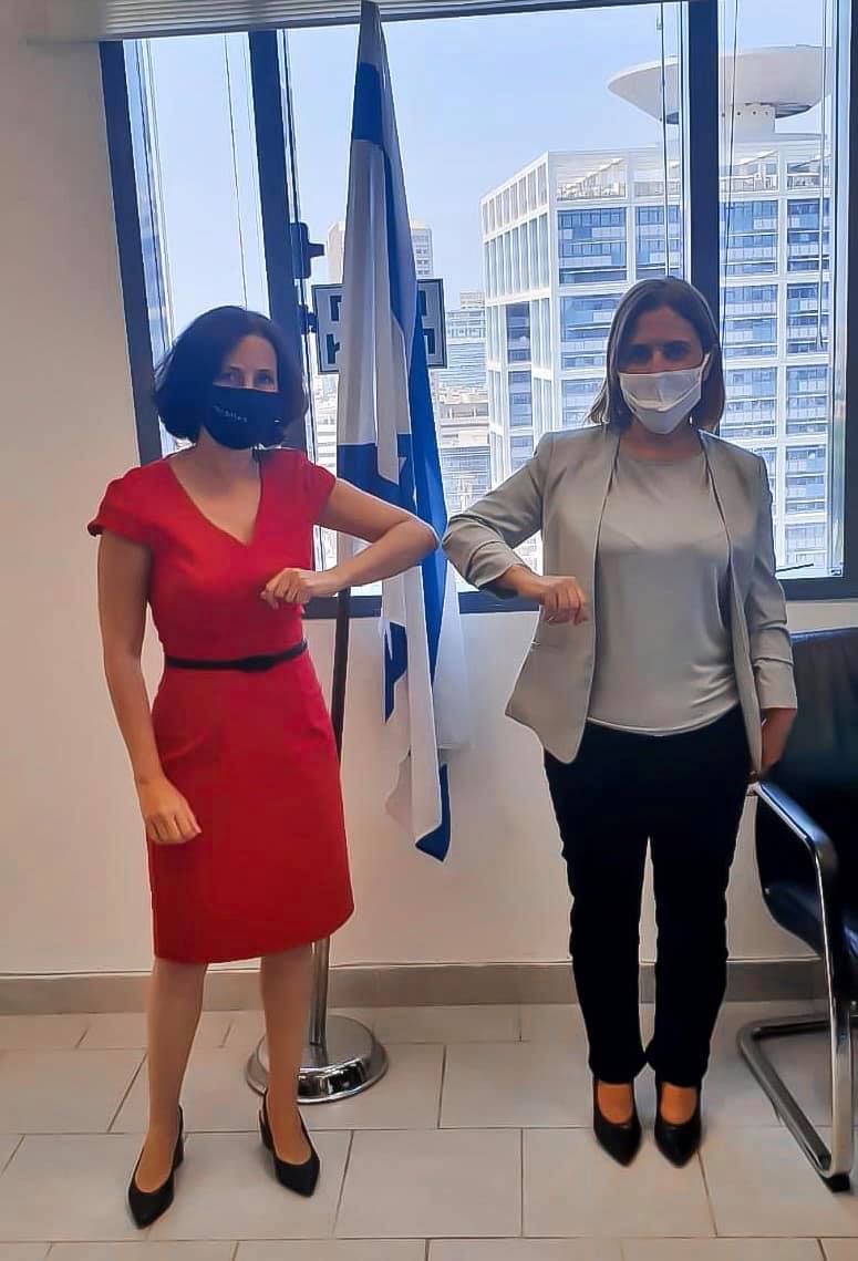 אושרת גני גונן עם השרה גילה גמליאל