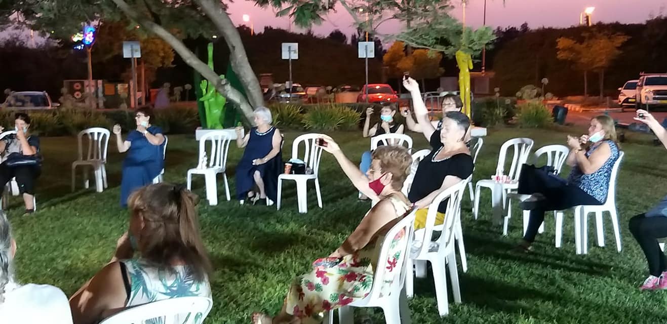 הרמת כוסית לשנה החדשה