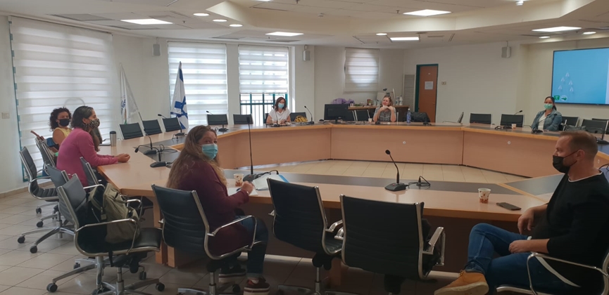 הלימודים מתחילים בבית המועצה