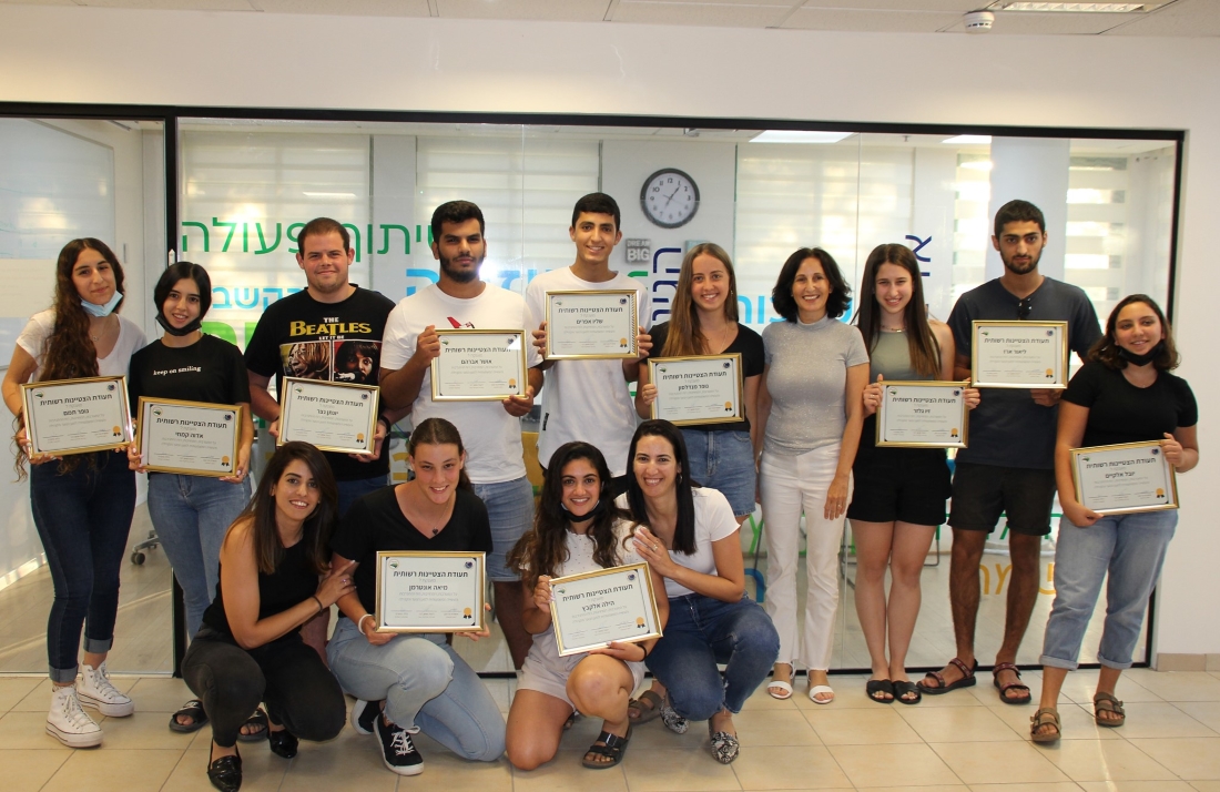 נבחרת המצטיינות והמצטיינים עם ראש המועצה