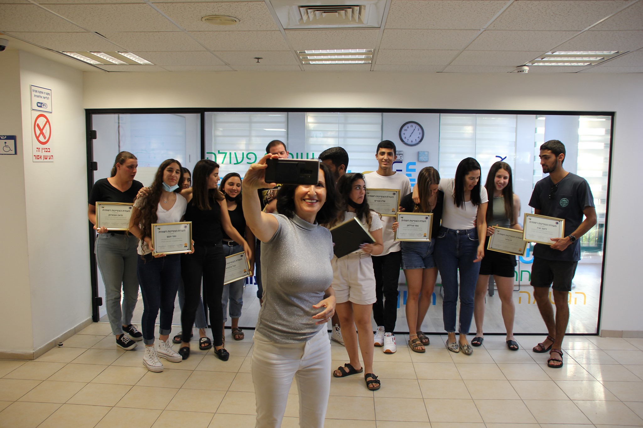 נבחרת המצטיינות והמצטיינים של המועצה בסלפי עם ראש המועצה