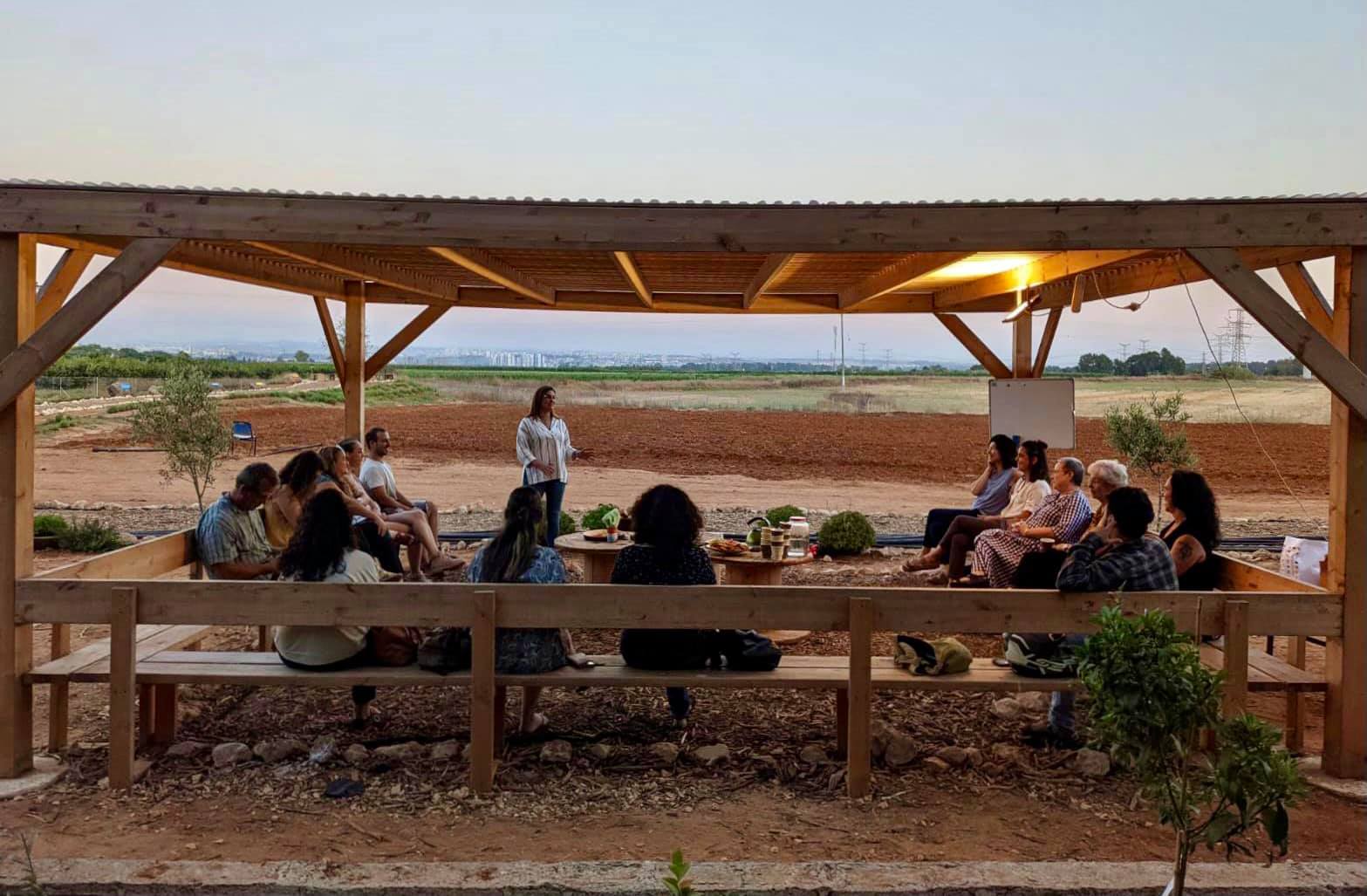 מפגש קיימות בחצר החווה החקלאית דרום השרון 