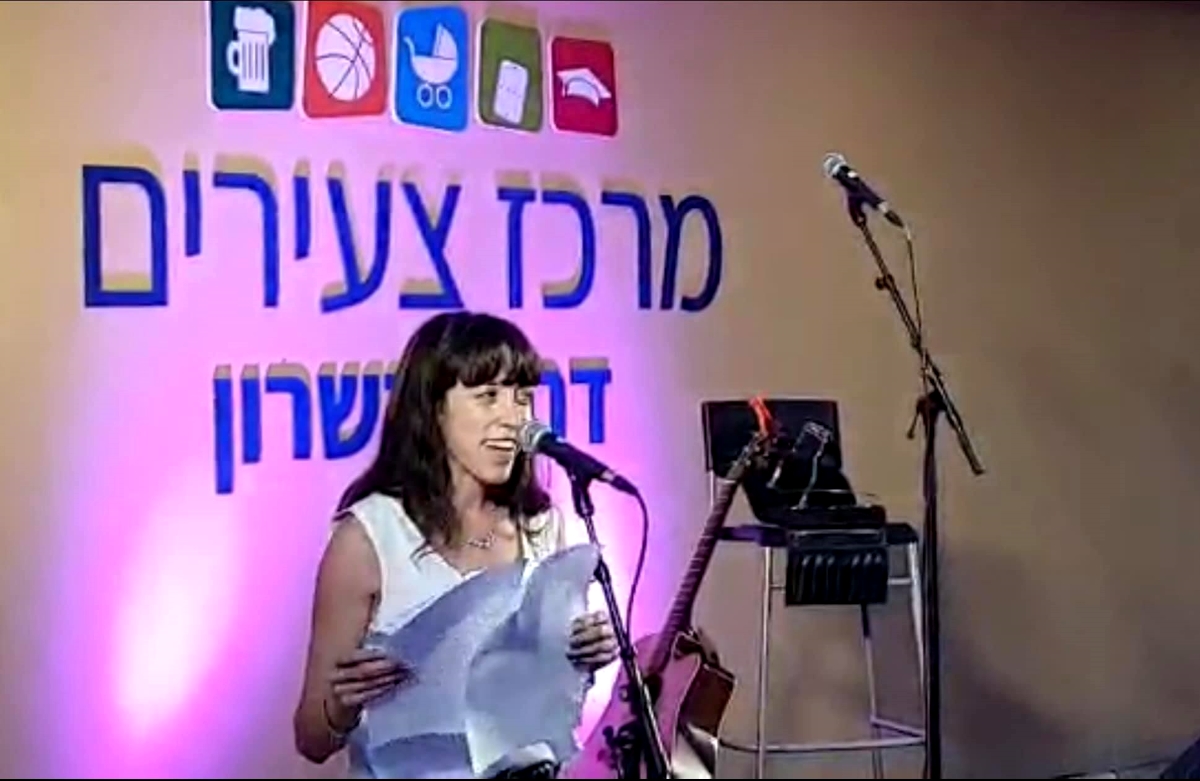 רותם בן אשר בערב הסיום של פרויקט המלגות