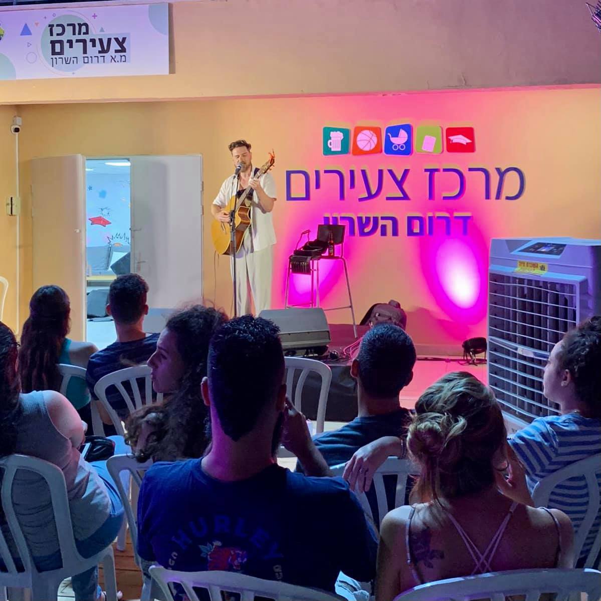 אריק ברמן בהופעה בטקס