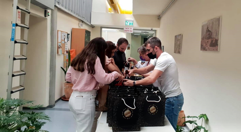 חלוקת שי לחברי קהילת נכים תומכת