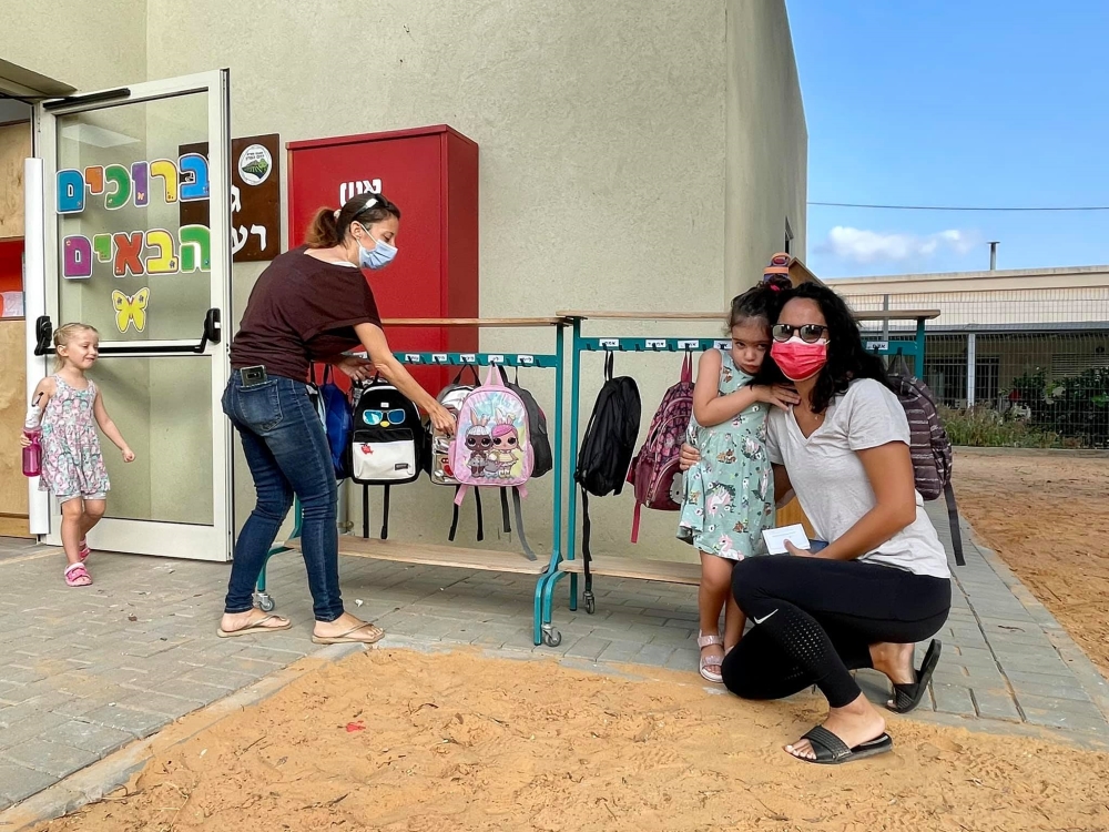 הורים וילדים בפתיחת שנת הלימודים