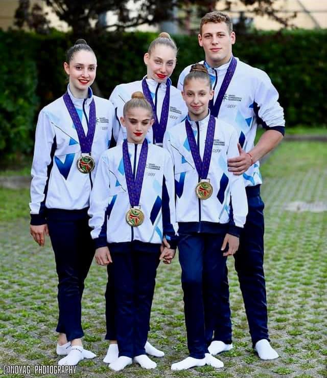 ירדן רון ויונתן פרידמן עם המדליות והשותפות לזכייה