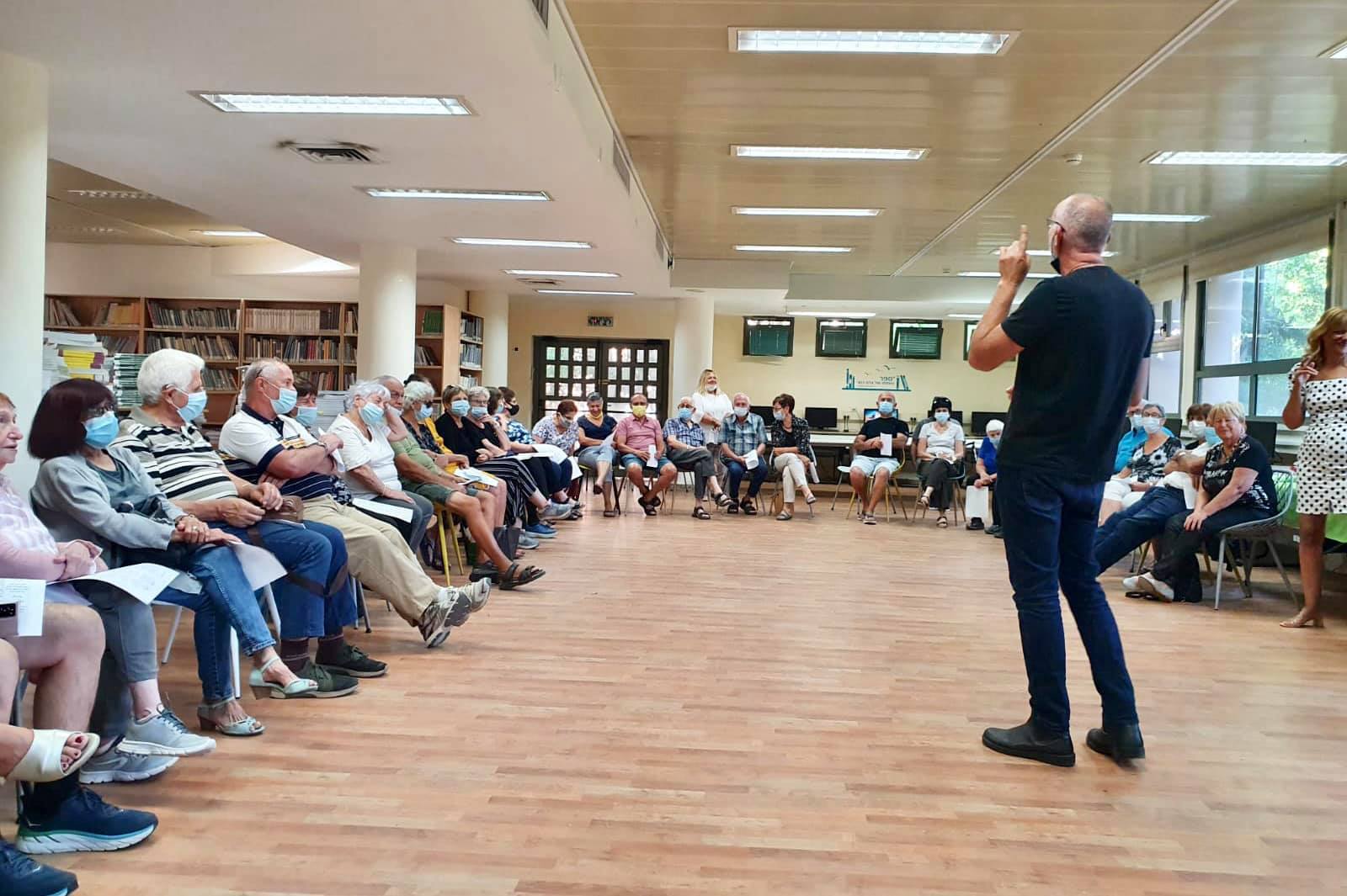 כיתת הותיקים המועצתית בשיעור הראשון