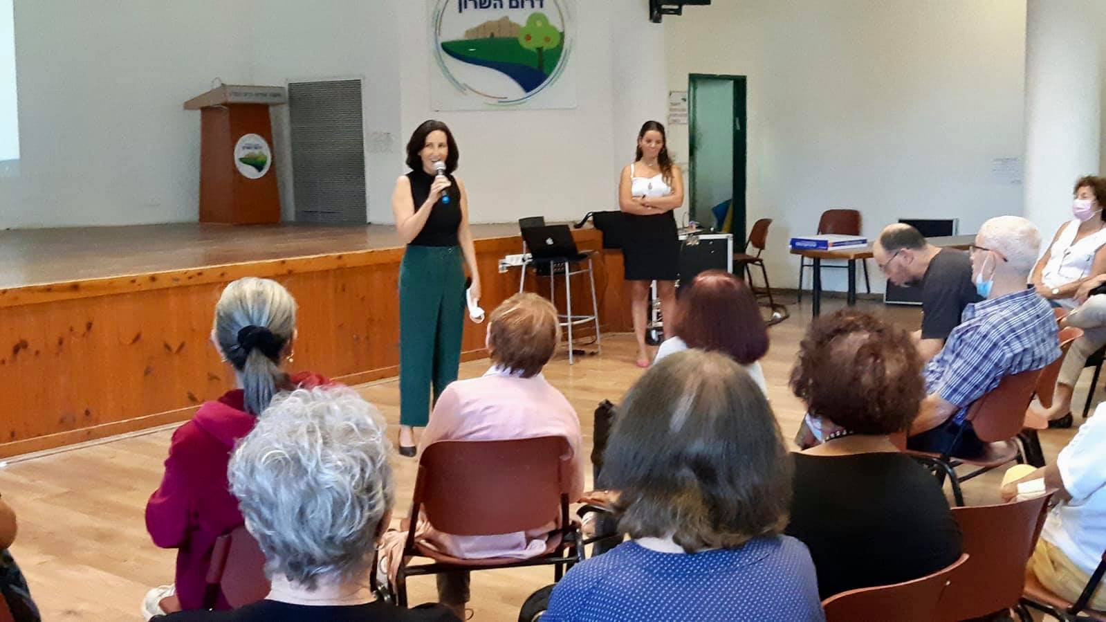 ראש המועצה אושרת גני גונן מבקרת בכיתת הותיקים