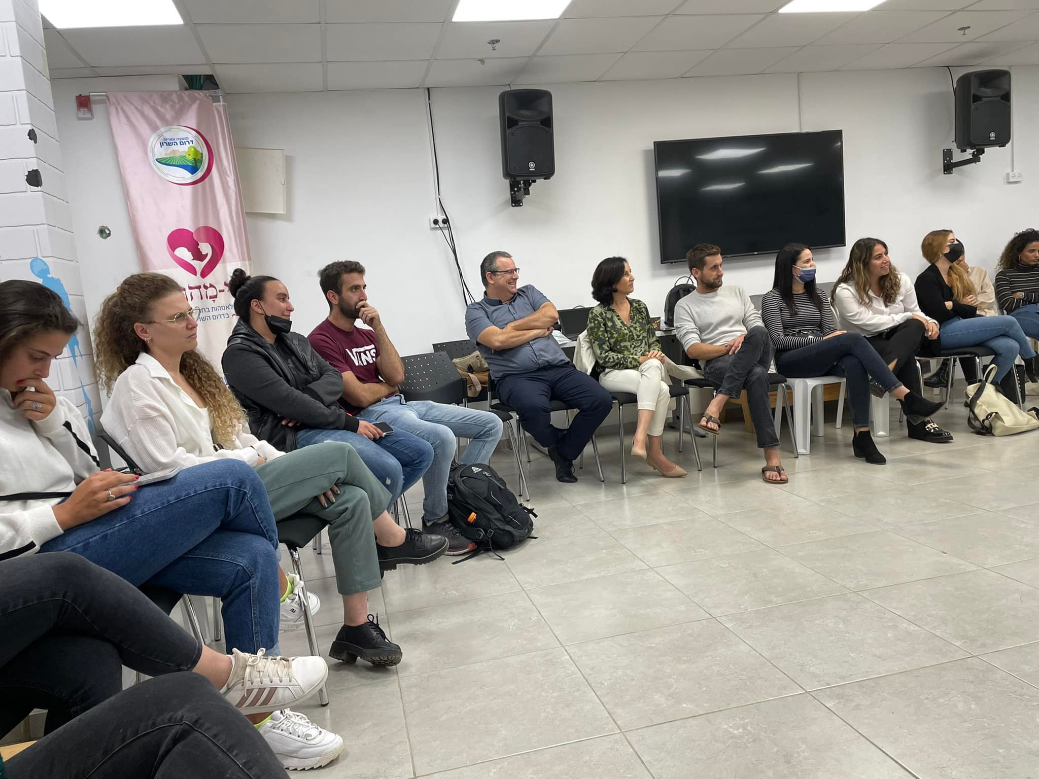 ראש המועצה במפגש עם מלגאים במרכז הצעירים