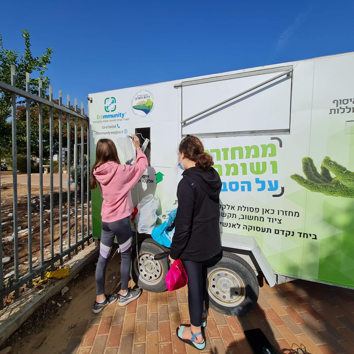 תלמידי צופית בפעילות מחזור פסולת אלקטרונית