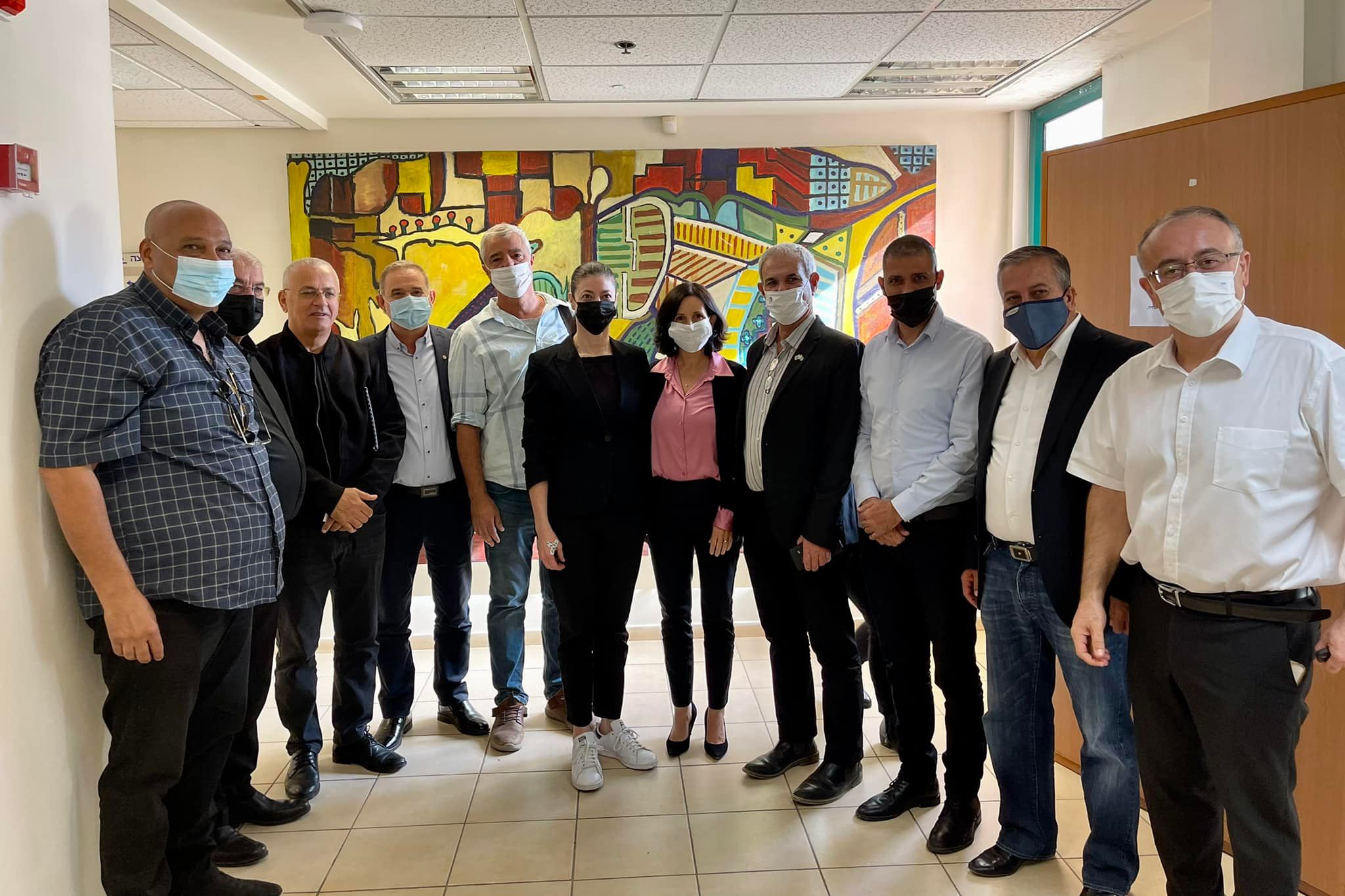 שרת התחבורה מירב מיכאלי עם צוות המועצה בביקור