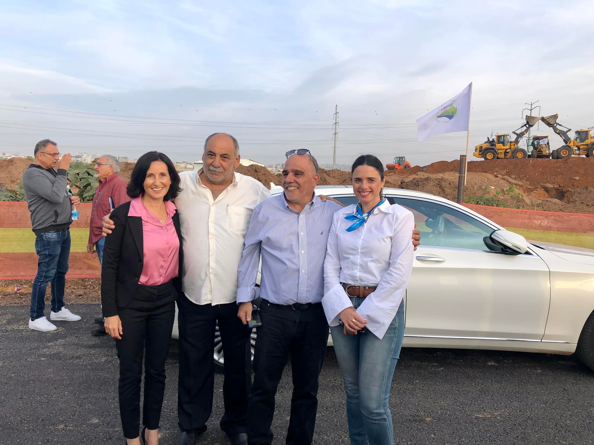 משתתפים בטקס חניכת פארק העסקים