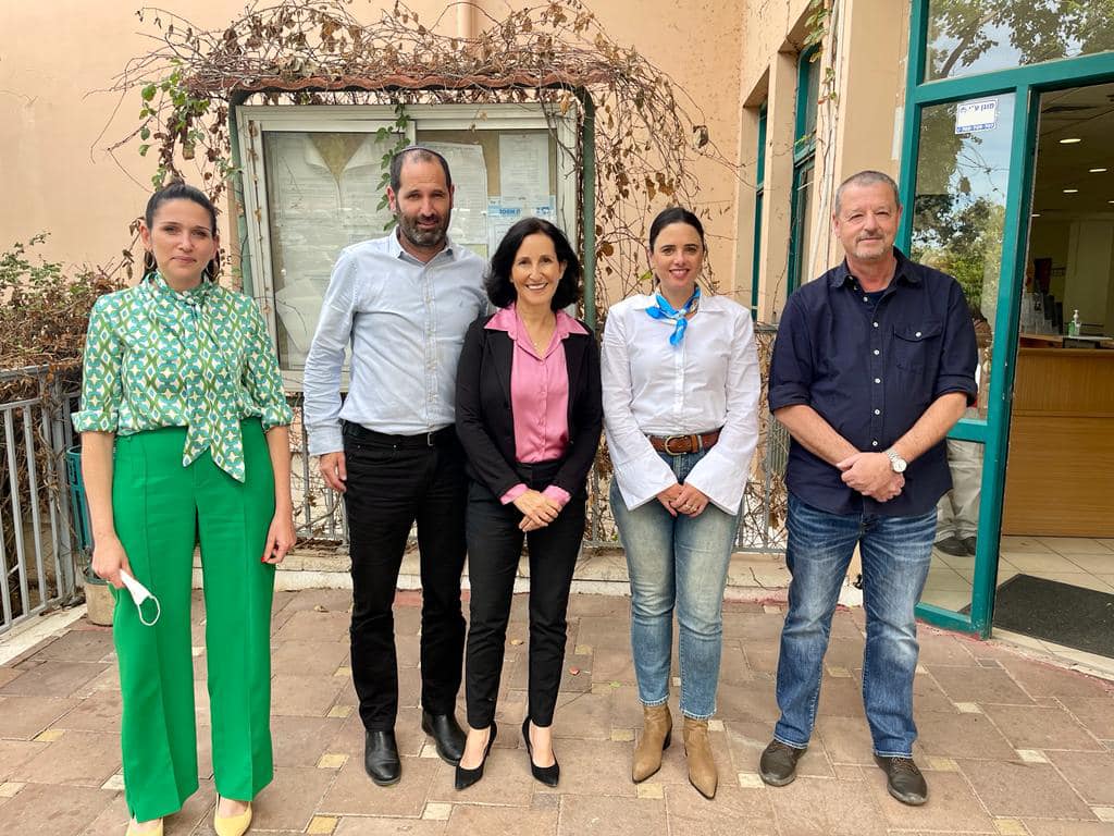 ראש המועצה אושרת גני גונן ושרת הפנים איילת שקד במפגש המשותף במועצה