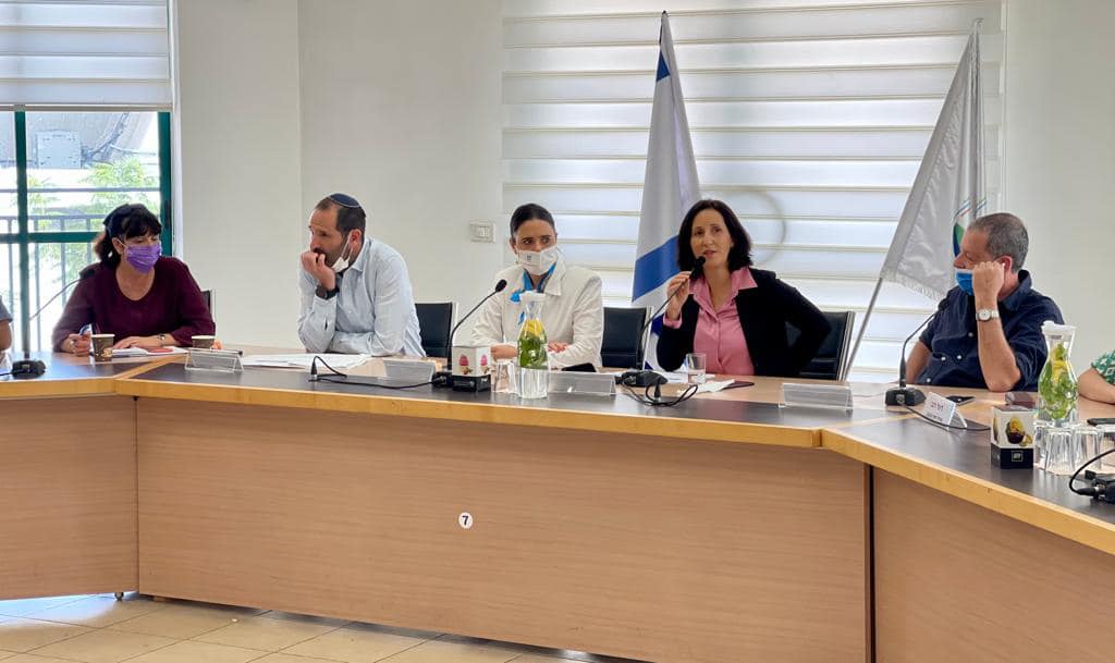 ראש המועצה אושרת גני גונן ושרת הפנים איילת שקד במפגש עם הנהגות היישובים באולם המועצה