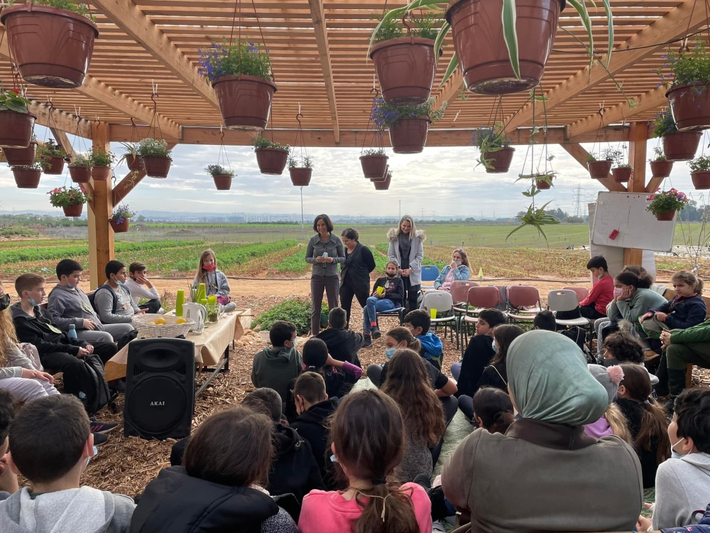 כתבי הסביבה הצעירים עם ראש המועצה אושרת גני גונן