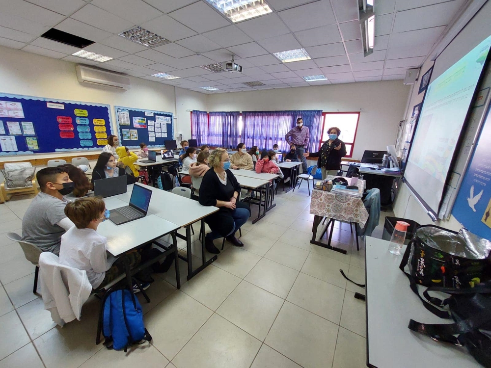 פעילות הורים וילדים בכיתה בנושא קיימות וחדשנות