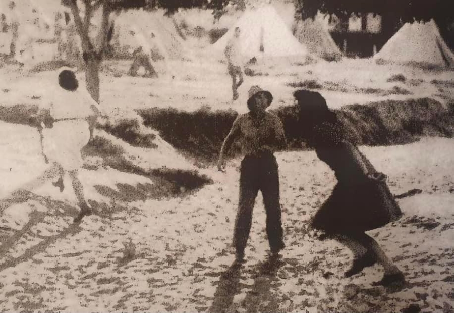 תמונה היסטורית מארכיון קיבוץ רמת הכובש של נשות הקיבוץ בשנת 1943