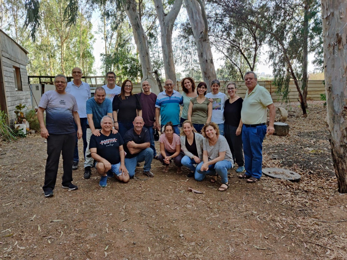 תמונה קבוצתית של חברי מרכז הגישור של דרום השרון
