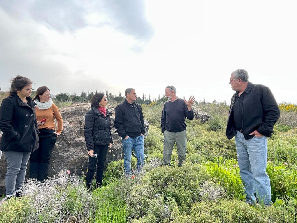 חבר הכנסת מוסי רז מסייר בשטחים החקלאיים במועצה עם ראש המועצה אושרת גני גונן וצוות המועצה