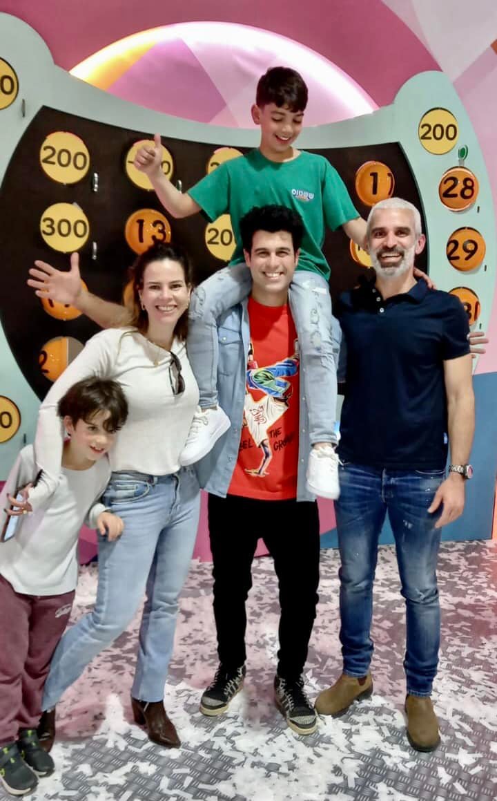 יהלי ומשפחתו יחד מנחה ששטוס טל מוסרי