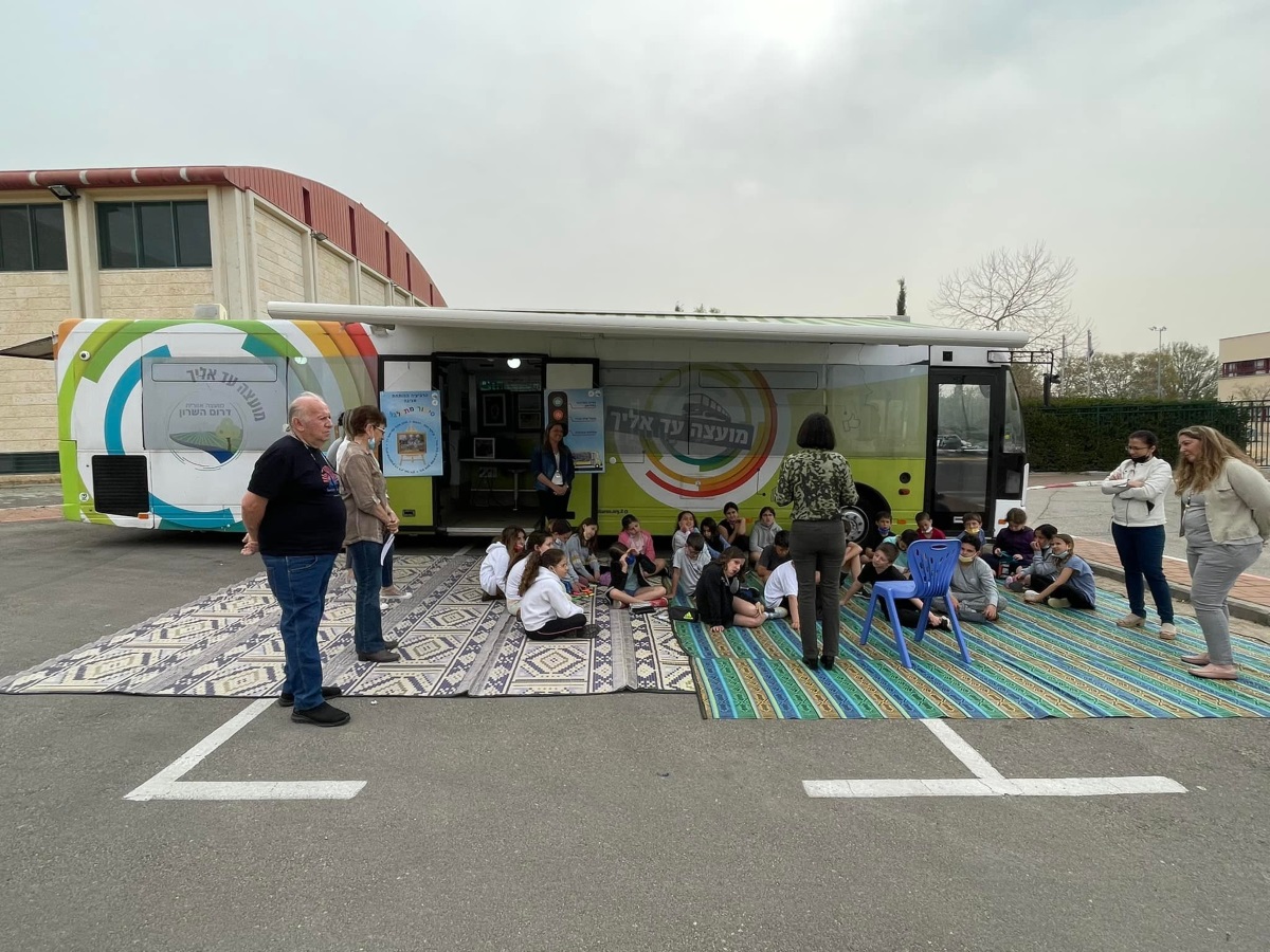 פעילות מורשת עם ילדי ותושבי המועצה באוטובוס השירות