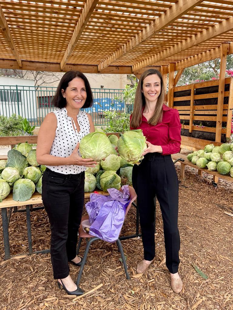 השרה לשוויון חברתי מירב כהן בביקור עם ראש המועצה אושרת גני גונן