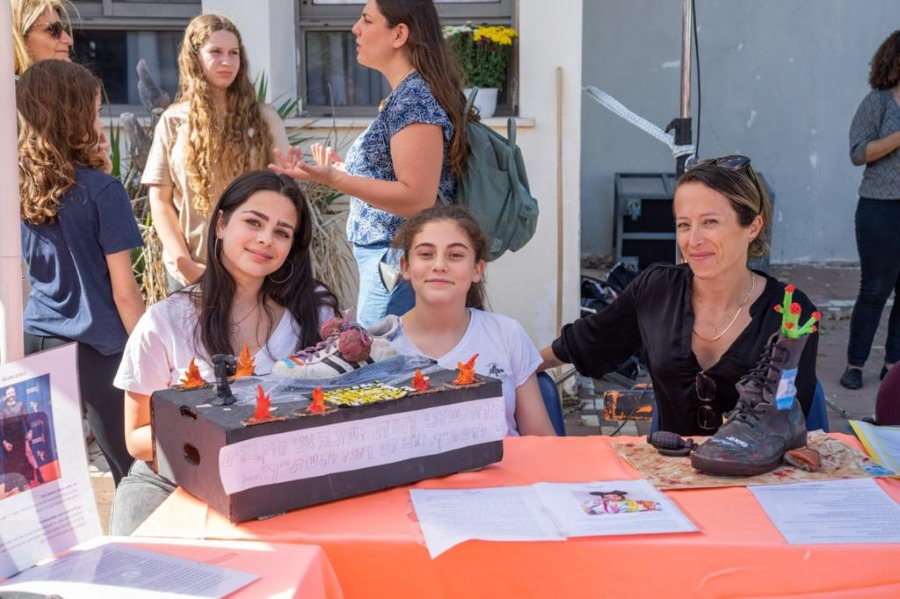 משתתפות ביריד היזמות והחדשנות החינוכי הראשון בדרום השרון