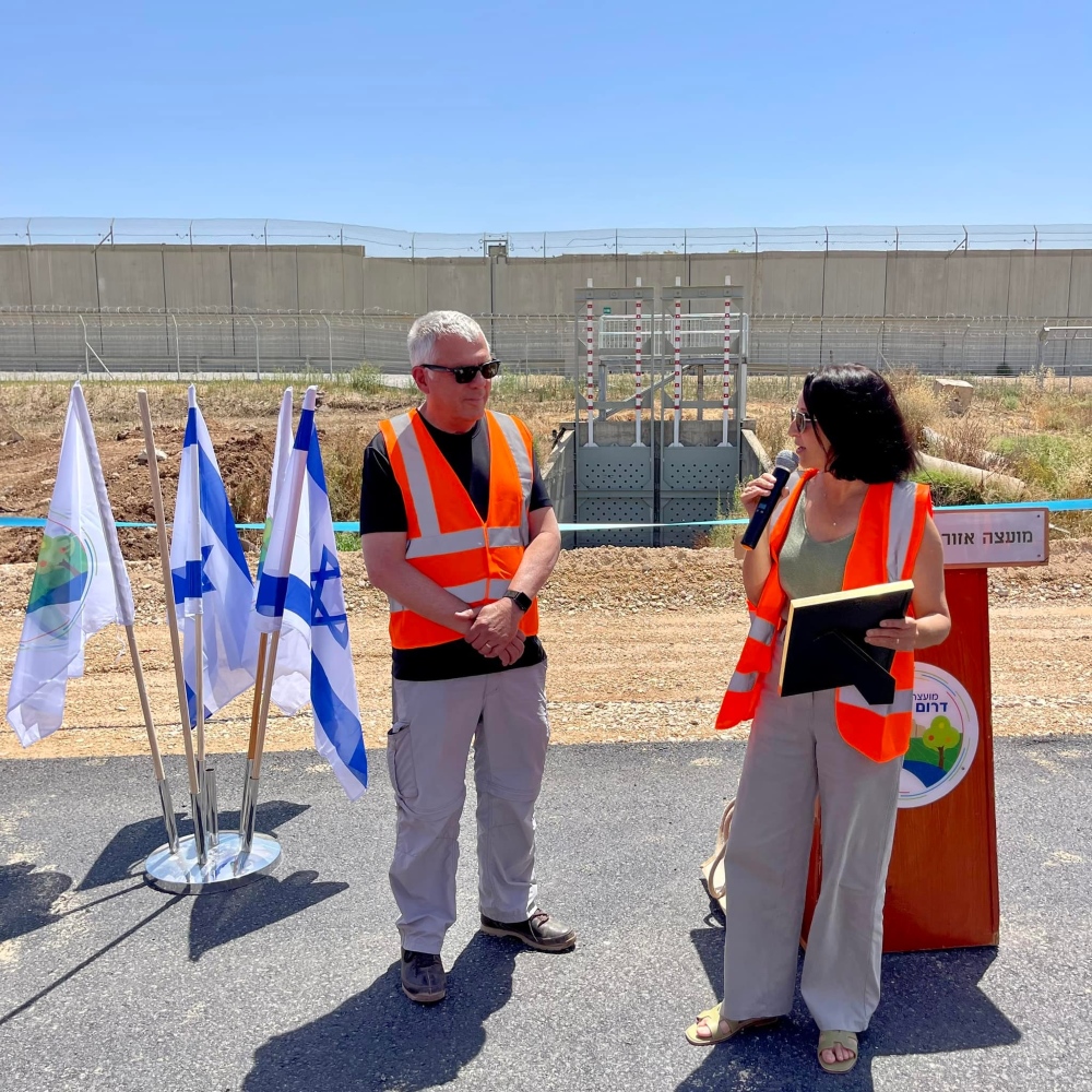 ראש המועצה אושרת גני גונן באירוע חניכת מתקני תפיסת הביוב