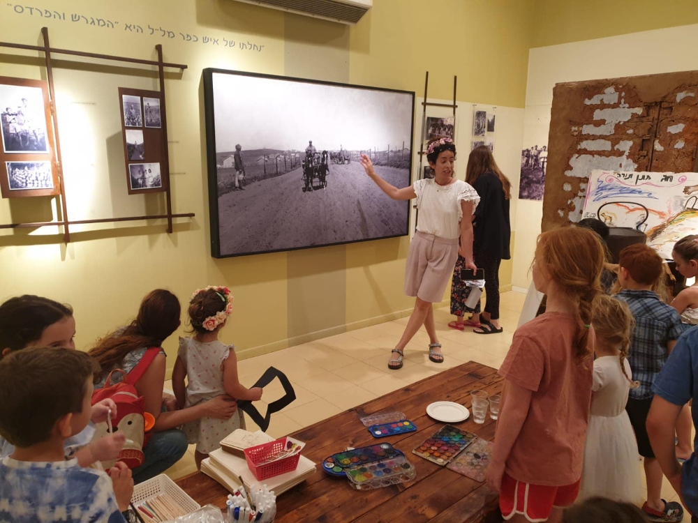 ילדים בפעילות במוזיאון עין חי בכפר מלל