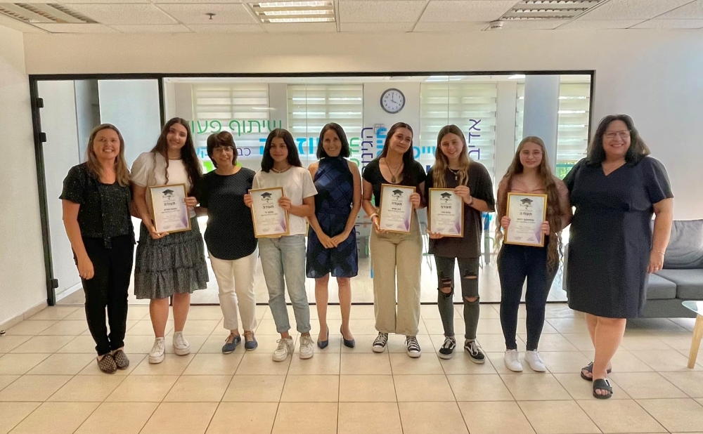 טקס הענקת תעודות הצטיינות לתלמידי התיכון המצטיינים בדרום השרון במעמד ראש המועצה ומנהלות אגף החינוך