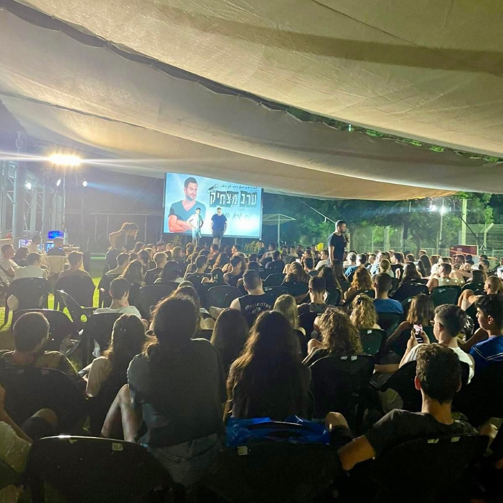 ערב מתגייסים  בדרום השרון עם מופע של גיא הוכמן
