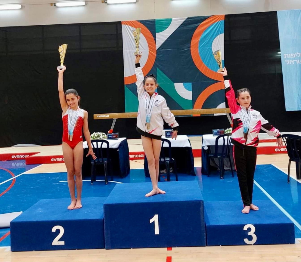 אופיר שמואלי על הפודיום במקום ה 1 באליפות ישראל בהתעמלות מכשירים