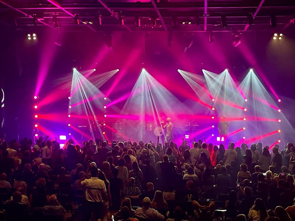 חונכים את היכל ההופעות והכנסים החדש במועצה בהופעה של אברהם טל