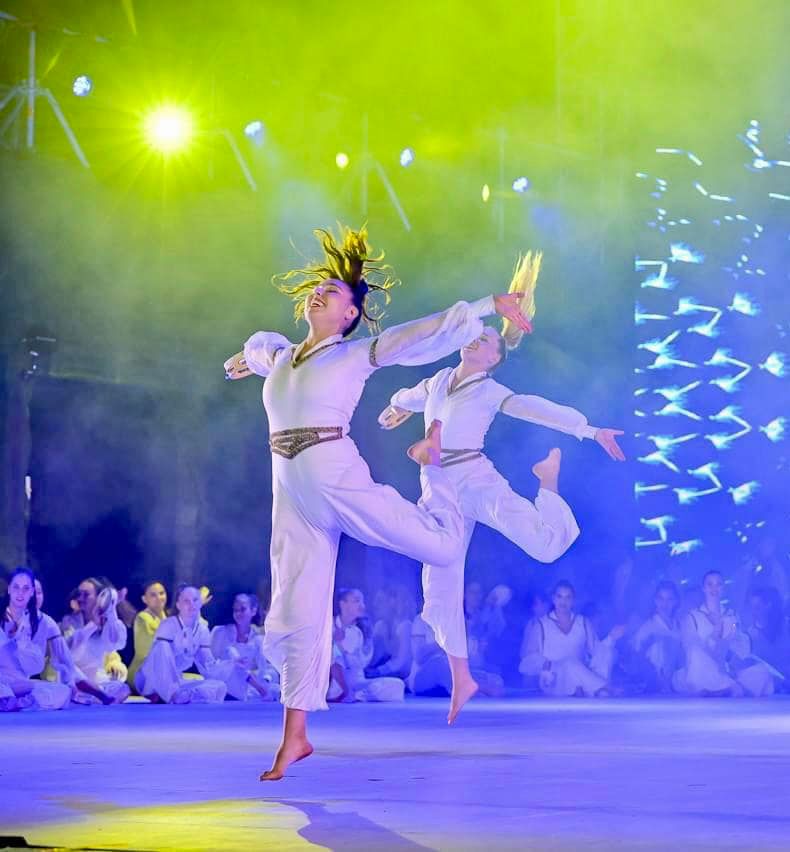 להקות המחול דרום השרון בהופעה בפסטיבל המחולות בכרמיאל 