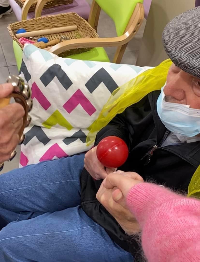 מסייעים לקשישים במרכז אופק דרום השרון