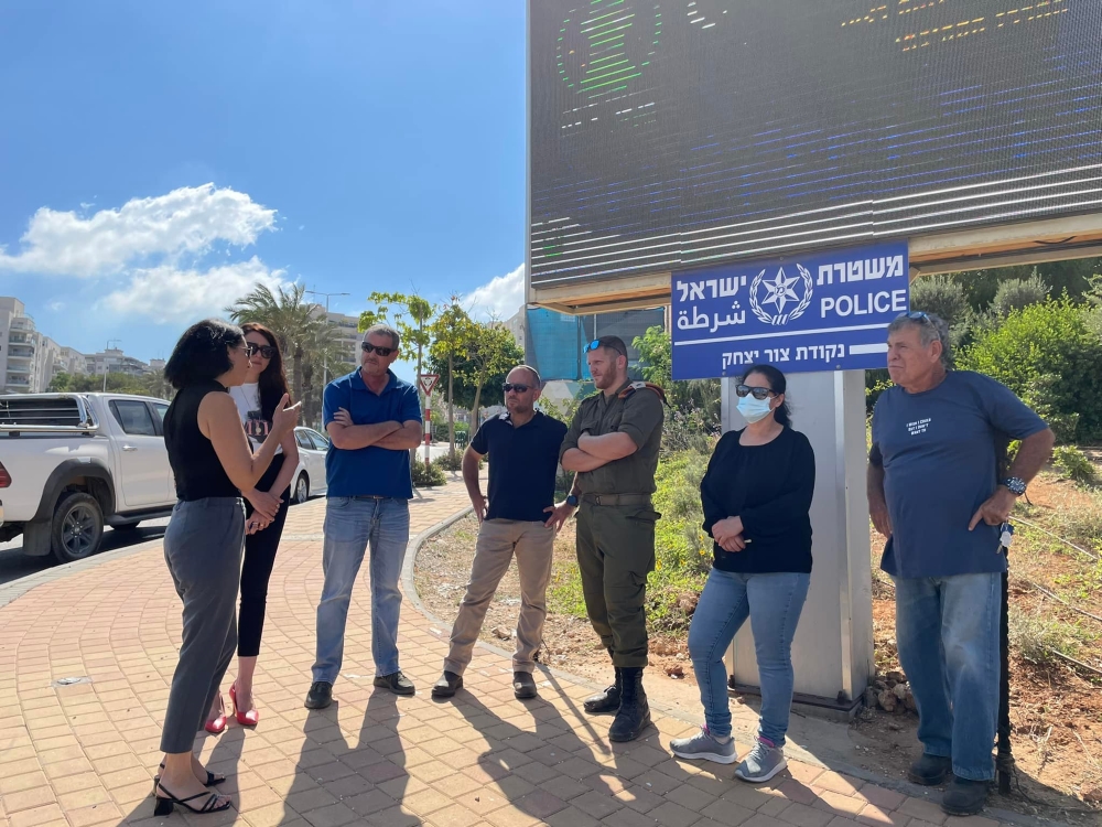 צוותי משרד הביטחון והנהלת המועצה בסיור ביישוב צור יצחק