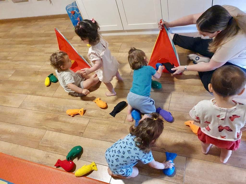 ילדים בגיל הרך בשעת משחק