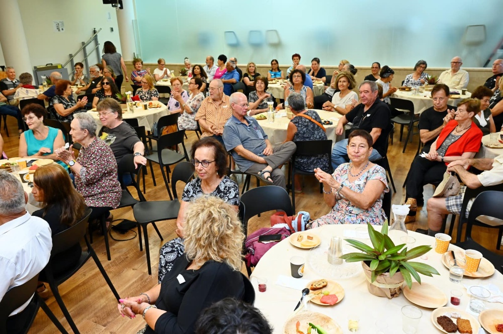 חוגגים בנשף החברתי של העמותה לחבר הותיק במועצה 