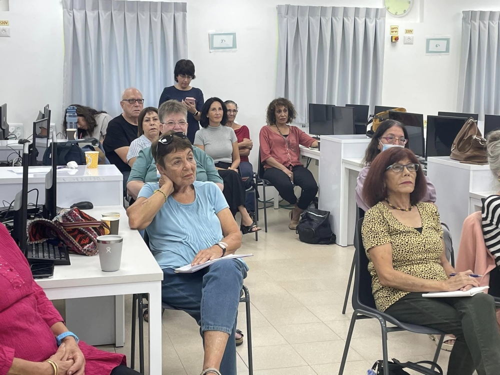 ביקור בכיתת הותיקים של בית ספר תיכון שש שנתי עמי אסף