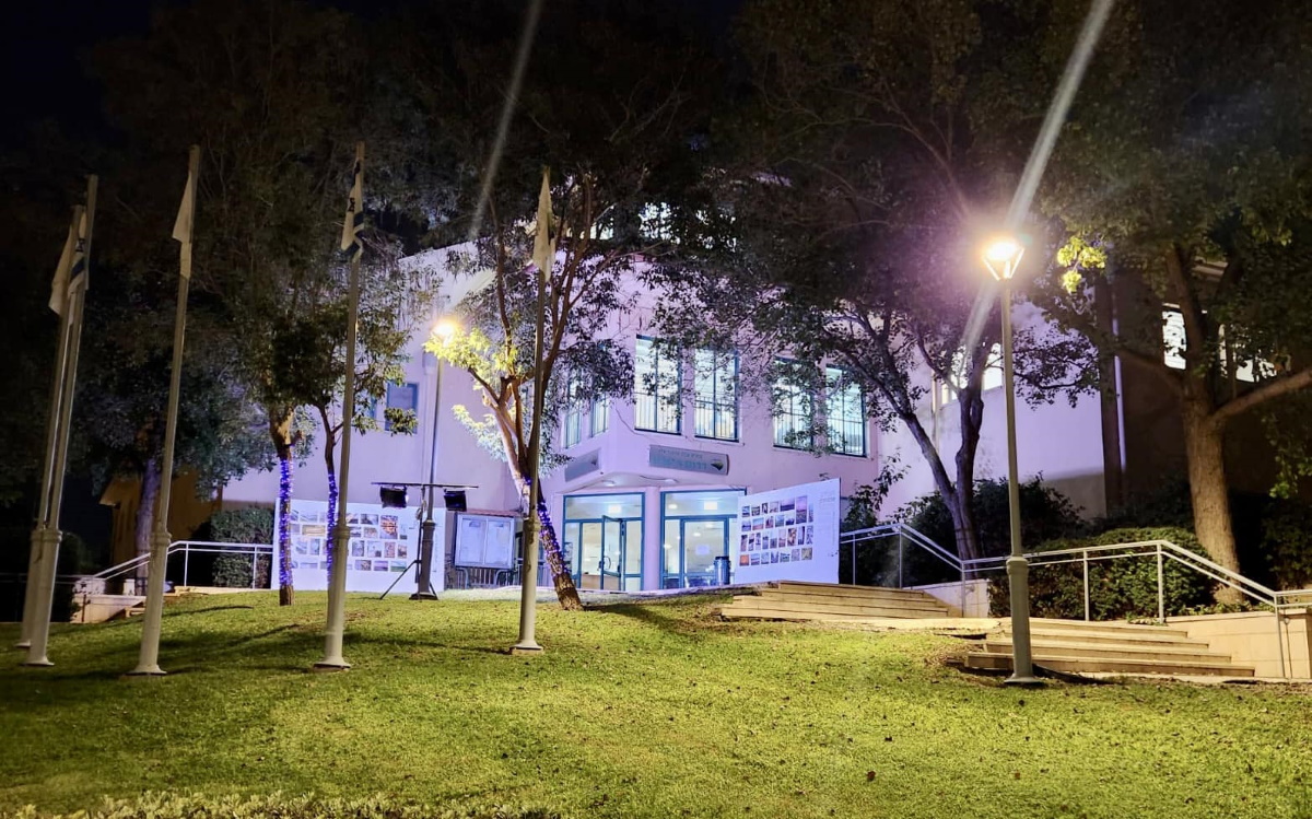 צובעים את הלילה בסגול בניין המועצה האזורית דרום השרון