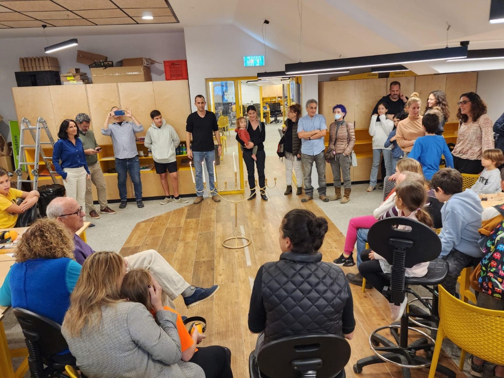 מדליקים יחד נר שלישי לחנוכה במרכז האולם לחדשנות בדרום השרון 