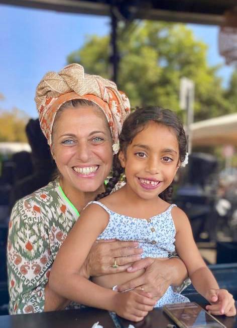 תמונה של דפנה לוי, משתתפת בתחרות הסבתא של המדינה