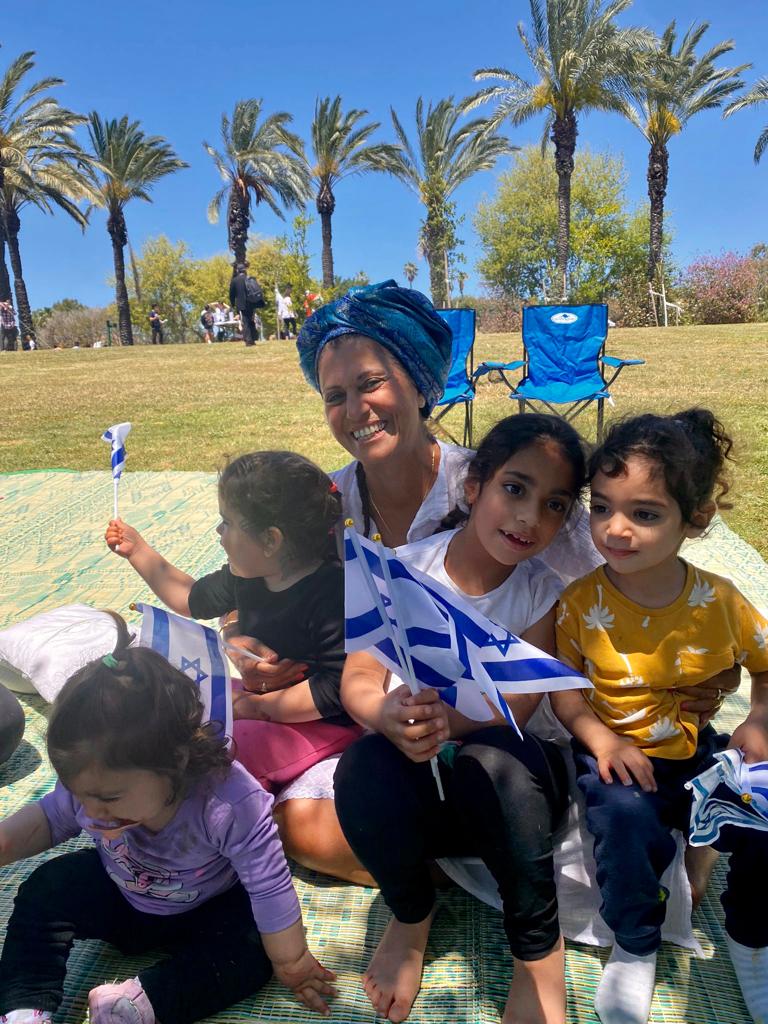 תמונה של דפנה לוי, משתתפת בתחרות הסבתא של המדינה