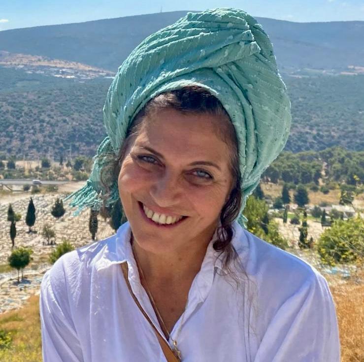 תמונה של דפנה לוי, משתתפת בתחרות הסבתא של המדינה