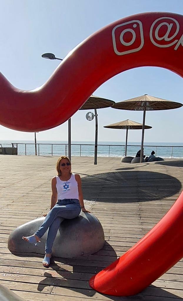 תמונה של רותי רודני, משתתפת בתחרות הסבתא של המדינה