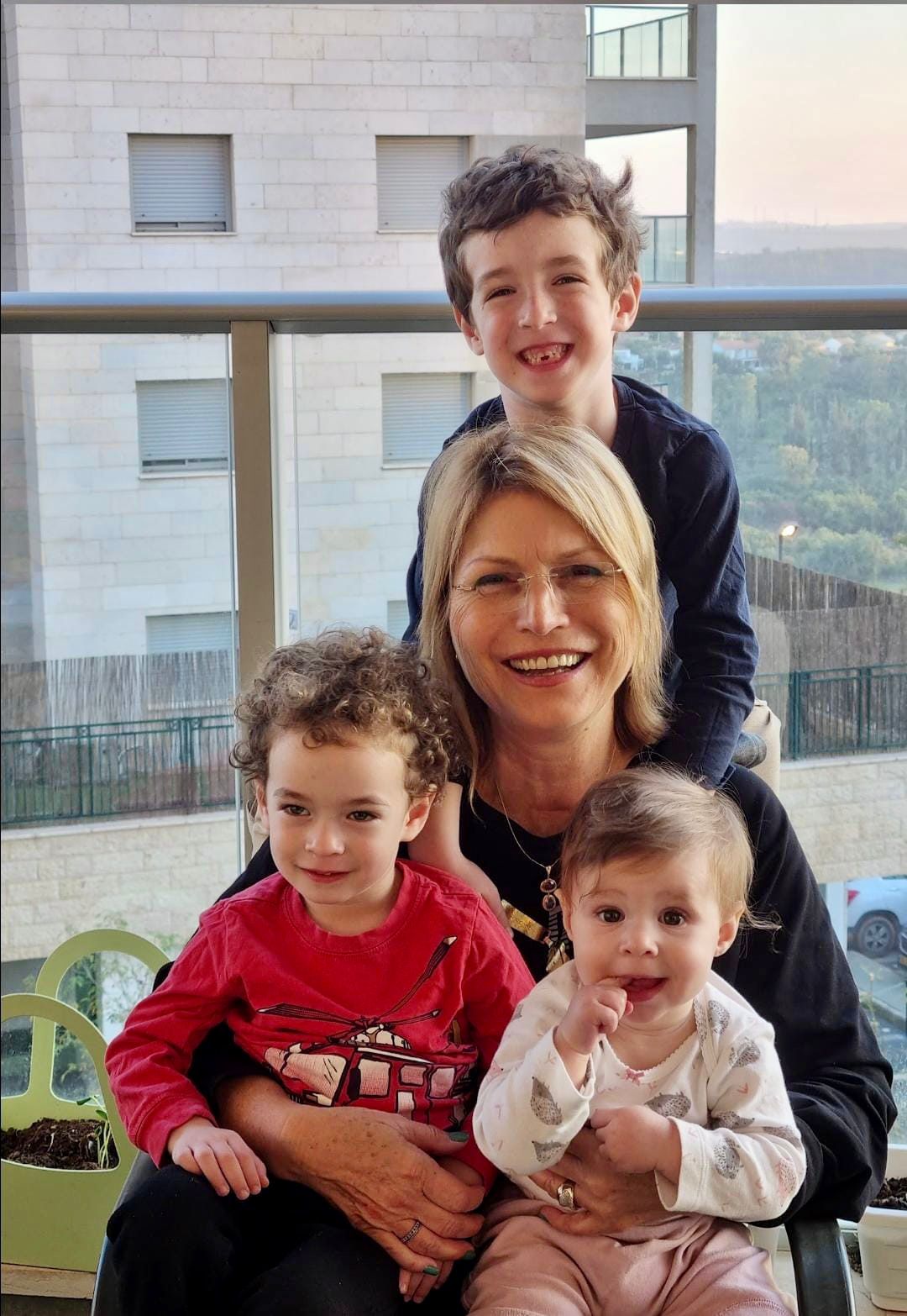 תמונה של רותי רודני, משתתפת בתחרות הסבתא של המדינה