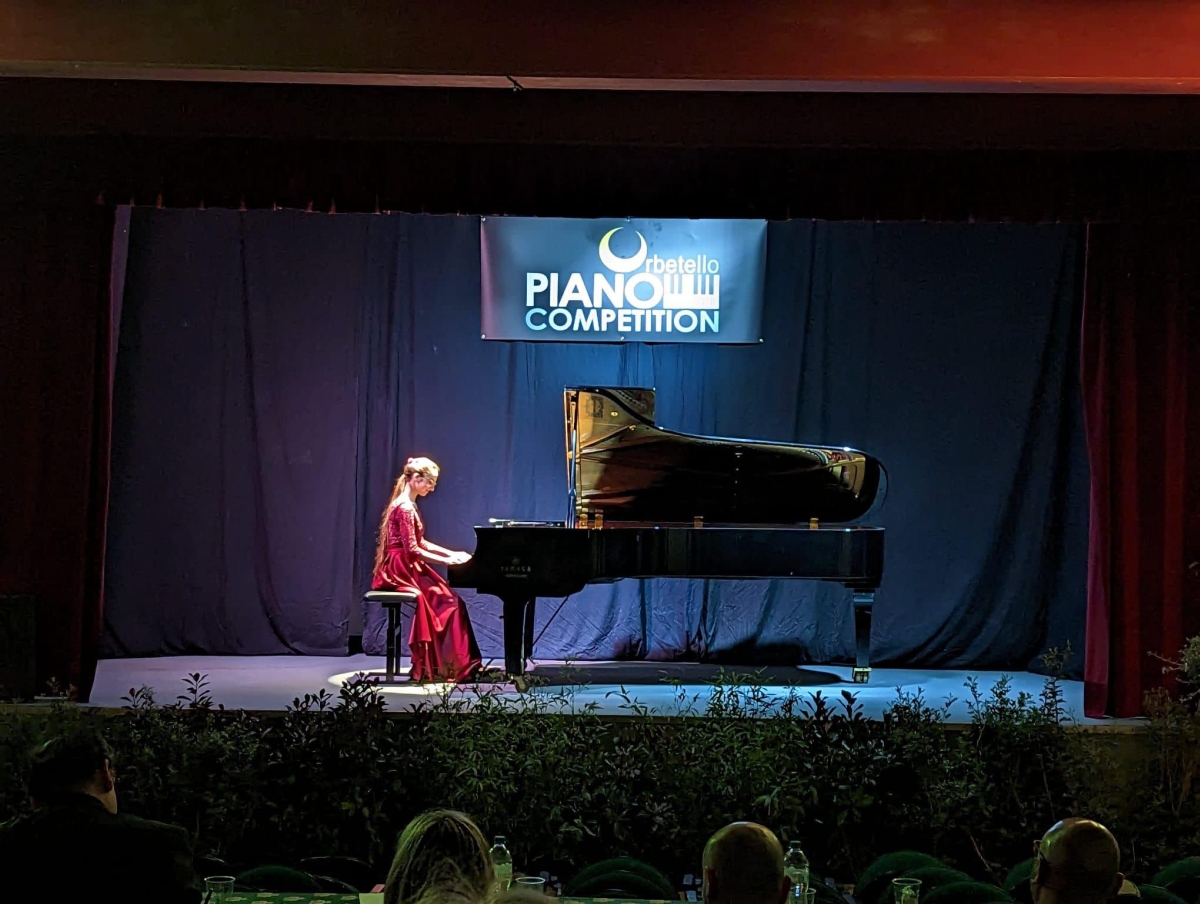 גאווה מקומית - תמונה של הללי שמולאי בתחרות הפסנתר