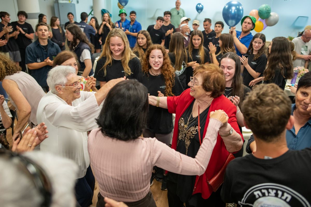 תמונות מחגיגת יום ההולדת לוותיקי המועצה שחגגו 90 ו-100 עגול