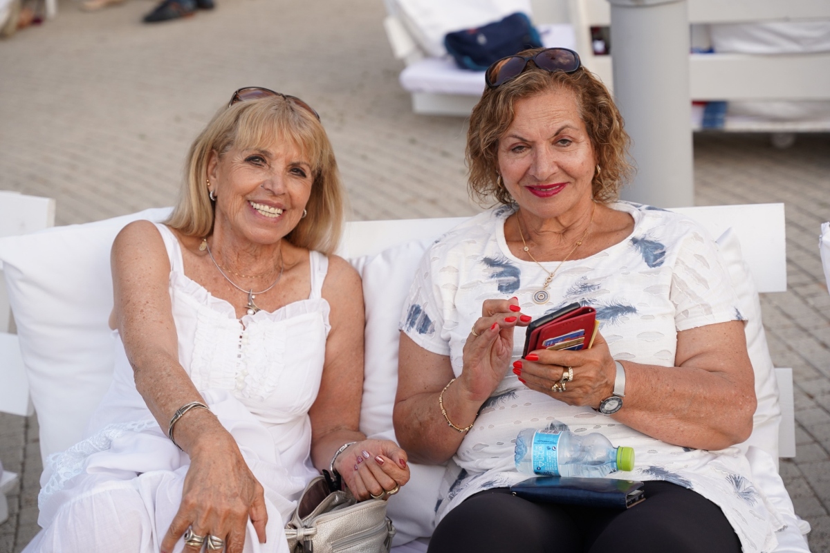 שבועות - מחול לבן